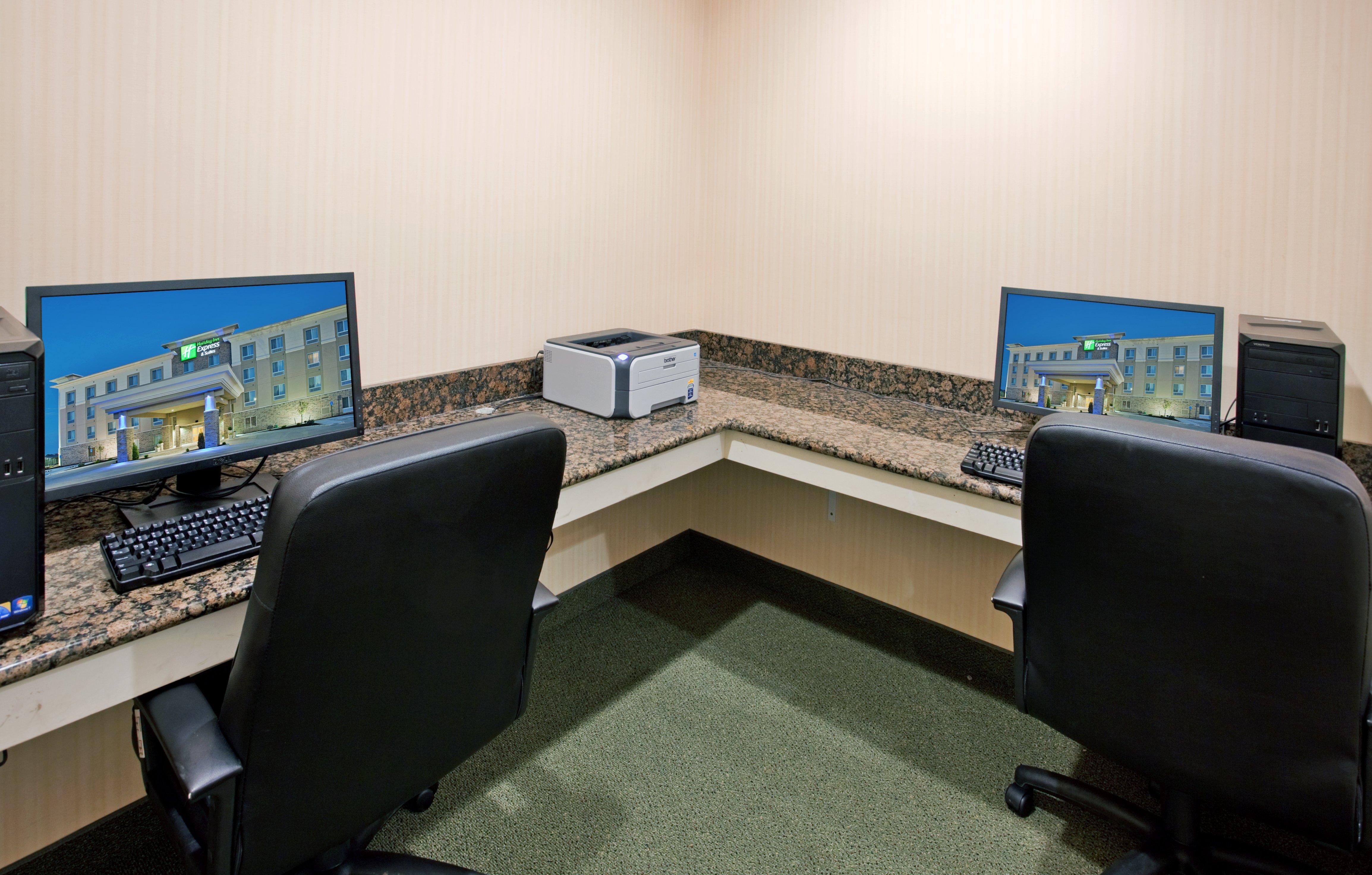 Holiday Inn Express & Suites North Topeka Servizi foto