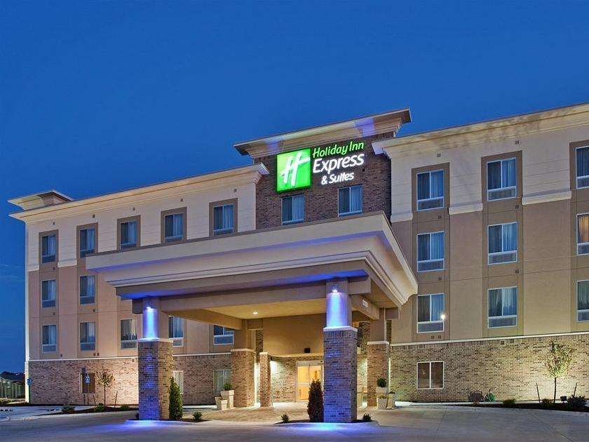 Holiday Inn Express & Suites North Topeka Esterno foto