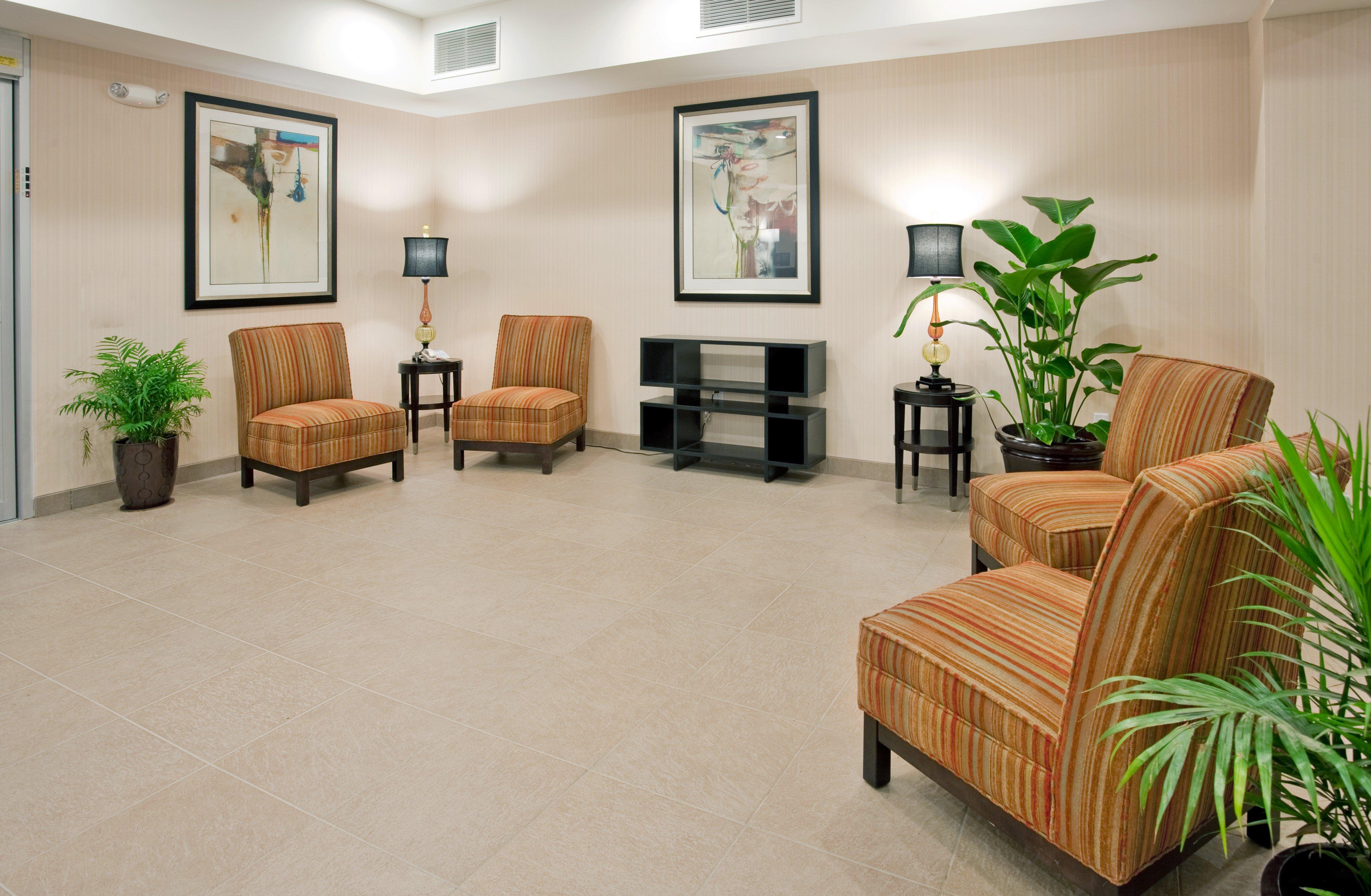 Holiday Inn Express & Suites North Topeka Esterno foto
