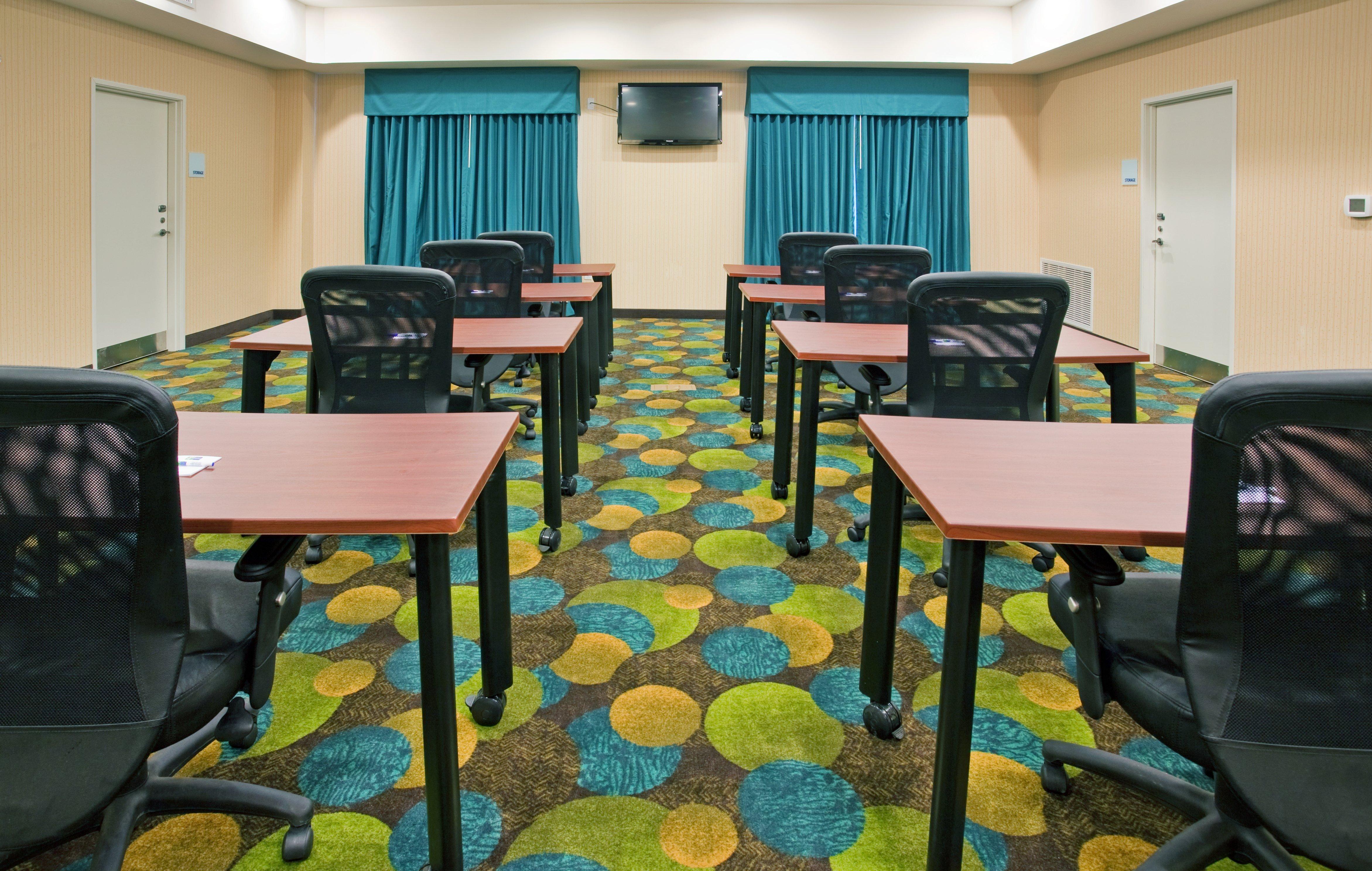 Holiday Inn Express & Suites North Topeka Esterno foto
