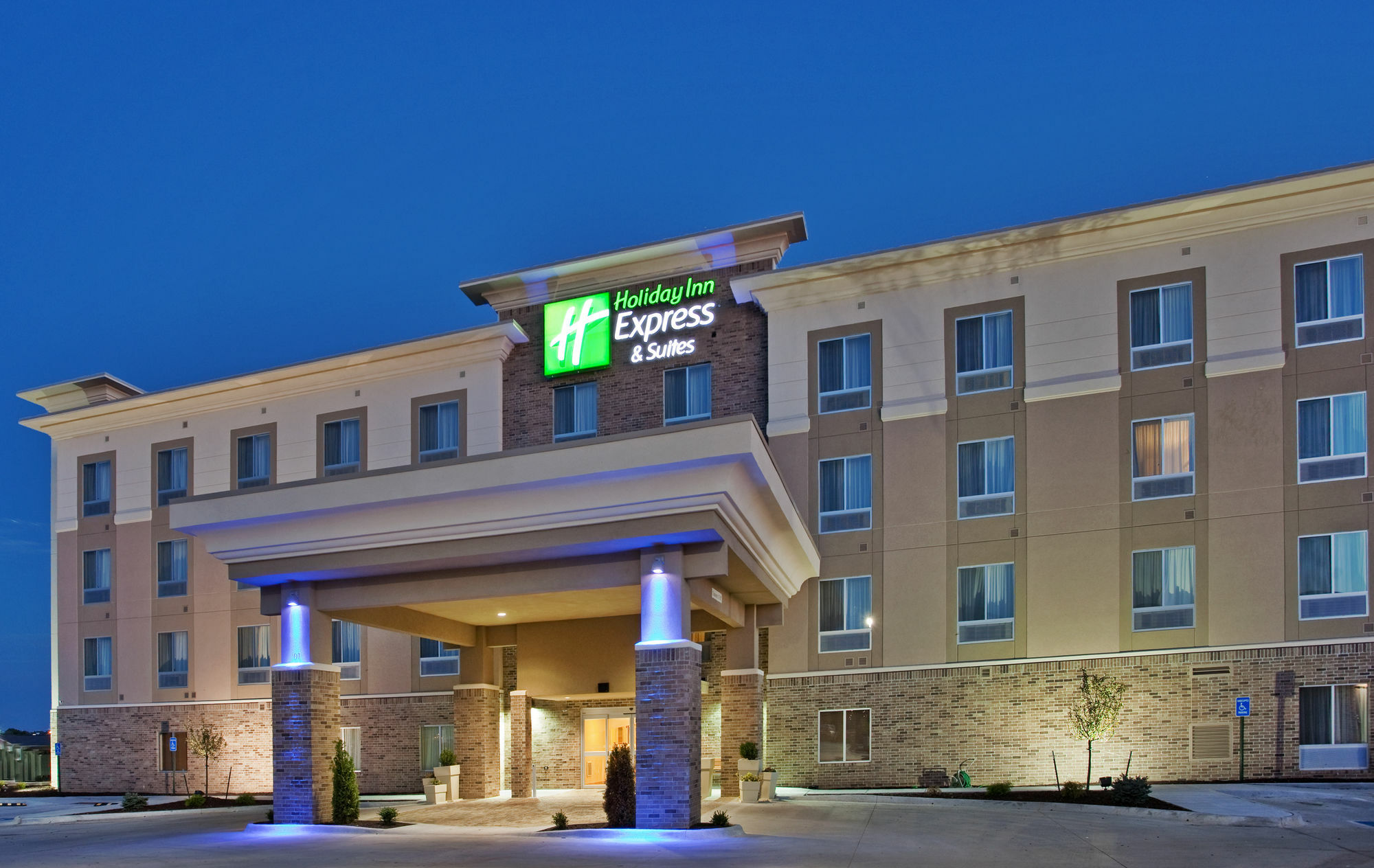 Holiday Inn Express & Suites North Topeka Esterno foto